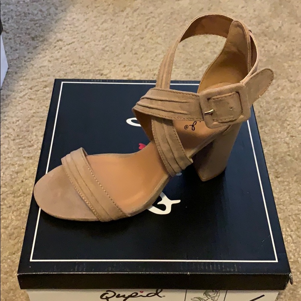 SALE 🎉 Tan Faux Suede Heels